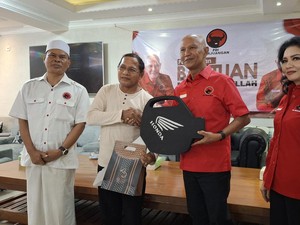 Said Abdullah Beri Bantuan Guru di Sumenep yang Motornya Dibakar