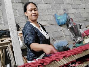 Produksi Dupa di Bali Terkendala Cuaca Jelang Imlek
