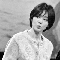 Potongan rambut pendek membuat penampilan Song Hye Kyo semakin fresh. Saking cantiknya, Song Hye Kyo dinilai akan tetap menawan jika harus memangkas rambutnya cepak atau botak sekali pun. Foto: dok. Instagram @kyo1122