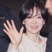 Definisi semakin tua, semakin cantik. Aktris 43 tahun itu kembali membuktikan alasan mengapa dia diakui sebagai salah satu artis tercantik di Korea Selatan. Foto: dok. Instagram @kyo1122