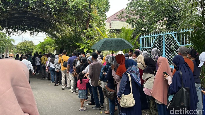 Suasana kediaman Jokowi saat libur Isra Miraj dan Imlek di Sumber, Banjarsari, Solo, Selasa (28/1/2025).