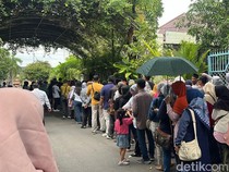 Rame Banget, Rumah Jokowi di Solo Masih Jadi Jujugan Turis, Layani dari Pagi
