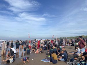 Diduga Bikin Tiket Masuk Palsu, 7 Pegawai Pantai Pangandaran Dipecat!