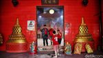 Suasana Sembahyang Jelang Imlek di Vihara Bahtera Bakti Ancol