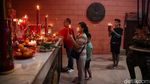 Suasana Sembahyang Jelang Imlek di Vihara Bahtera Bakti Ancol