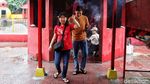Suasana Sembahyang Jelang Imlek di Vihara Bahtera Bakti Ancol