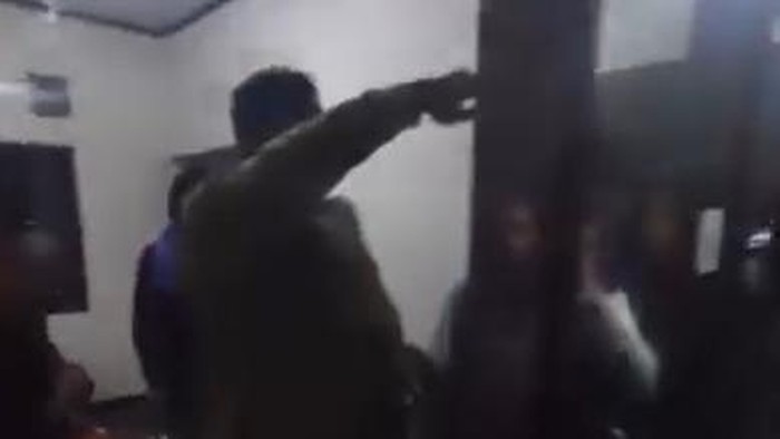 Tangkapan layar video antrean masuk Bromo dari Pos Jemplang.