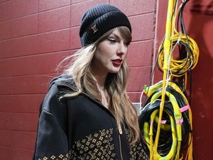 Selena Gomez Dikabarkan Menikah Hari Ini, Taylor Swift Tiba Diam-diam
