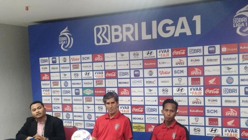 Pelatih Bali United Stefano Cugurra saat sesi konferensi pers di Gianyar, Selasa (28/1/2025).