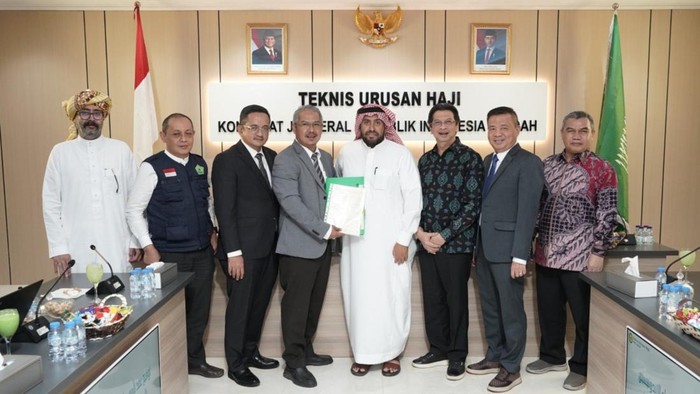 Penandatanganan kontrak layanan haji 2025 dengan penyedia akomodasi di Makkah.