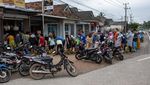Warga Bangka Belitung Antre Panjang Beli Gas Elpiji 3 Kg