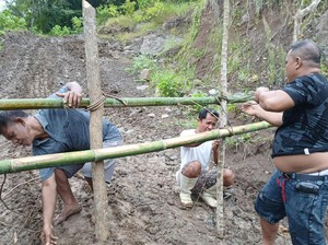 Warga Bone Bolango Blokade Akses Tambang Emas, Tuntut Pembayaran Lahan