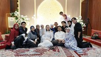 Gen Halilintar dan Ashanty juga terlihat datang. Namun, Reza Artamevia sepertinya absen pada momen pengajian 4 bulanan Aaliyah. Foto: dok. Instagram Ashanty