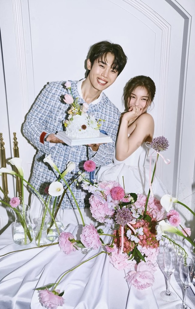 Setelah terungkap berpacaran, penggemar menyadari Choi Si Hun pernah membagikan foto bersama Ailee pada tahun 2023. Dia menyebut kekasihnya sebagai idolanya dan datang menonton konsernya. Foto: dok. Instagram @aileeonline