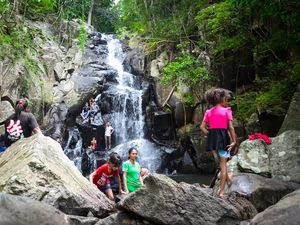 Pesona Air Terjun Aimitat di Maumere NTT