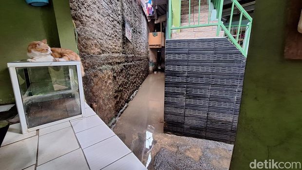 Banjir di Kebon Pala, Jakarta Timur, mulai surut.