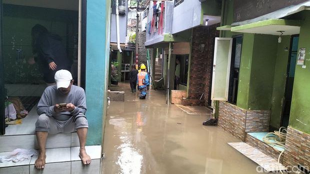 Banjir Kampung Kebon Pala, Kampung Melayu, Jakarta TImur, 29 Januari 2025 pukul 10.45 WIB. (Maulani Mulianingsih/detikcom)