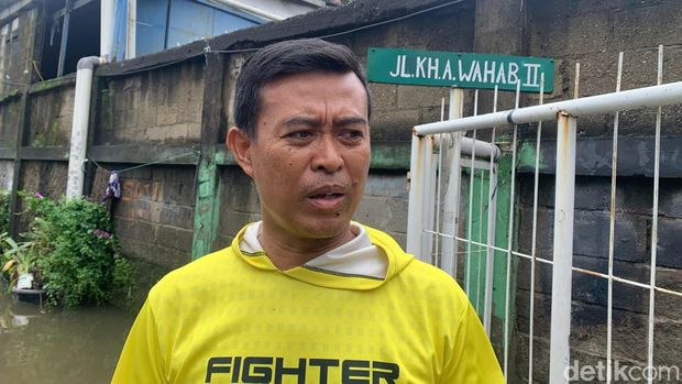 Banjir masih menggenangi wilayah Duri Kosambi, Cengkareng, Jakarta Barat, hingga Rabu (29/1/2025) pagi. Foto: Mulia/detikcom.