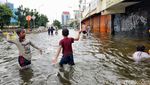 Banjir Rendam Jalan Satria Grogol