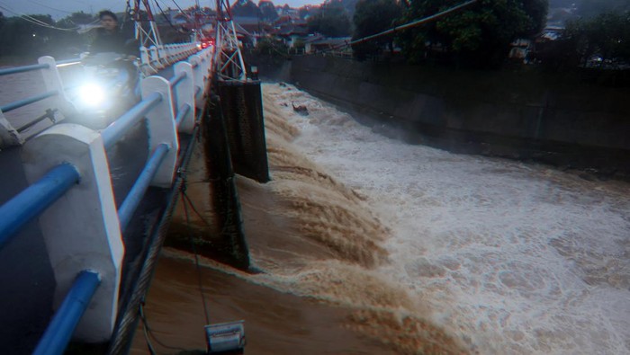 Bendung Katulampa Bogor Siaga 4