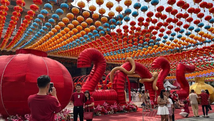 Dekorasi meraih Tahun Baru Imlek di Vihara Maha Maitreya Deli Serdang. (Kartika Sar/detikSumut)