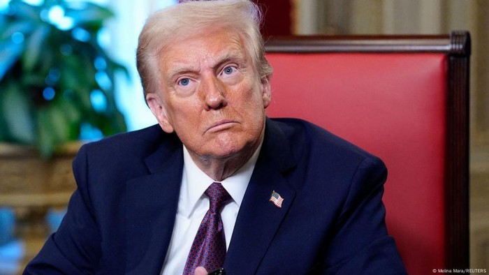 Hakim AS Hentikan Sementara Rencana Trump Bekukan Dana Bantuan Federal