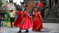 Tarian ini merupakan bagian dari opera Tiongkok kuno.  