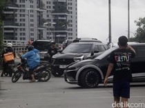 Diduga Pungli Paksa, 2 Pak Ogah di Kolong Tol Proyek Flyover Grogol Diamankan