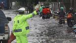 Jalan Latumenten Grogol Banjir, Arus Lalu-lintas Tersendat