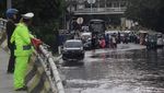 Jalan Latumenten Grogol Banjir, Arus Lalu-lintas Tersendat