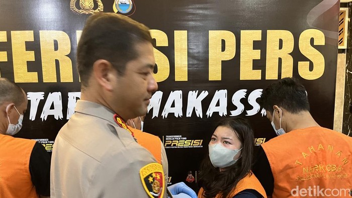 Kapolrestabes Makassar Kombes Arya Perdana saat konferensi pers soal penggerebekan kampung narkoba. Sahrul Alim/detikSulsel
