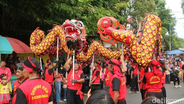 Kemeriahan kirab ritual budaya Kelenteng Hok Tik Bio Pati dalam rangka perayaan Tahun Baru Imlek, Rabu (29/1/2025).