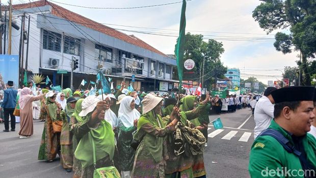 Kemeriahan resepsi harlah NU di Kota Tasikmalaya.