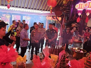 Kapolresta Bogor-Dandim 0606 Kunjungi Vihara Dhanagun, Sapa Warga Rayakan Imlek