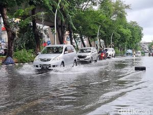 Banjir Kelapa Gading Capai 50 Cm, Pemkot Jakut Optimalkan Stasiun Pompa