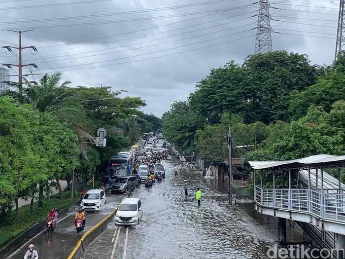 Kondisi banjir di Jl Daan Mogot, Cengkareng, Jakbar, 29 Januari 2025, 15.40 WIB. (Mulia Budi/detikcom)