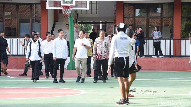 Wapres Gibran didampingi Pj Gubernur Jawa Timur Mengunjungi SMANOR Sidoarjo