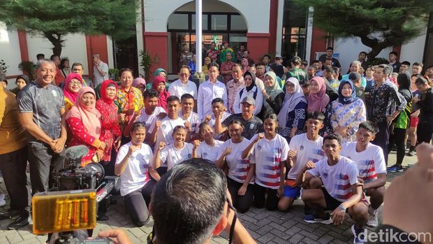 Wapres Gibran didampingi Pj Gubernur Jawa Timur Mengunjungi SMANOR Sidoarjo