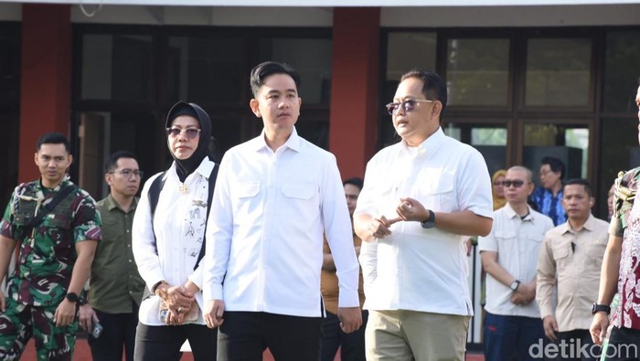 Wapres Gibran didampingi Pj Gubernur Jawa Timur Mengunjungi SMANOR Sidoarjo