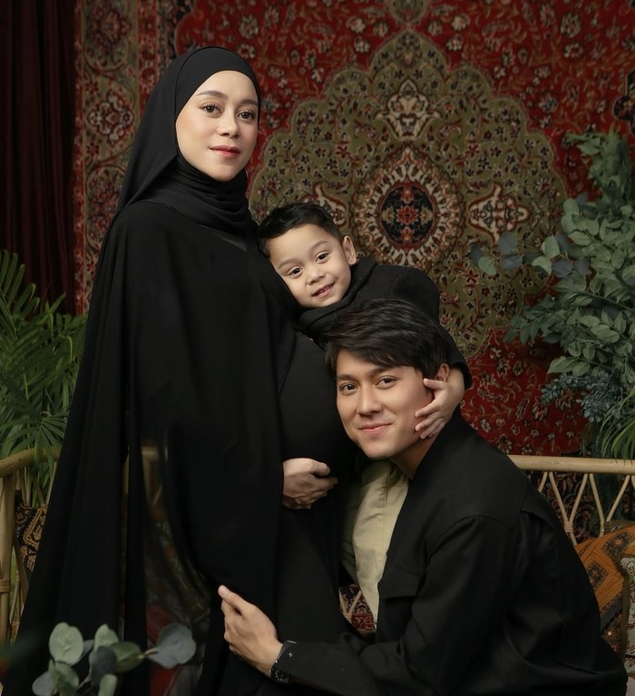 Lesti Kejora dan Rizky Billar Selalu Makan Bareng Kerabatnya