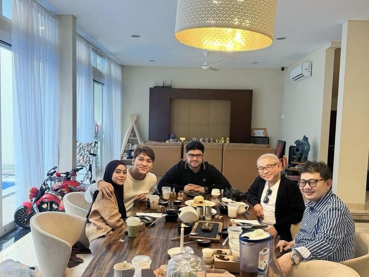 Lesti Kejora dan Rizky Billar Selalu Makan Bareng Kerabatnya
