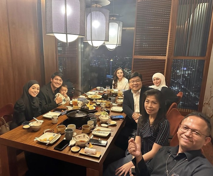 Lesti Kejora dan Rizky Billar Selalu Makan Bareng Kerabatnya