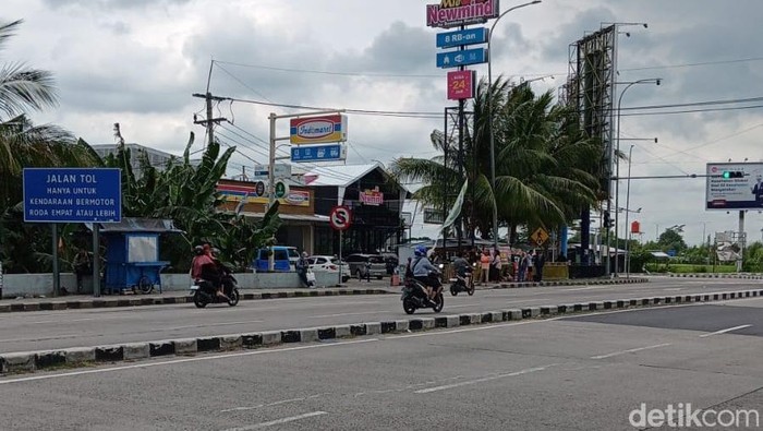 lokasi penemuan benda dicurigai bom arah masuk tol madiun
