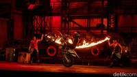Uniknya dalam show ini pengunjung juga dilibatkan dalam pertunjukkan.  