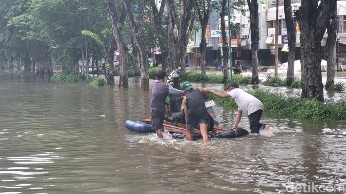 Ojek Getek di kawasan Kelapa Gading, Jakarta Utara.