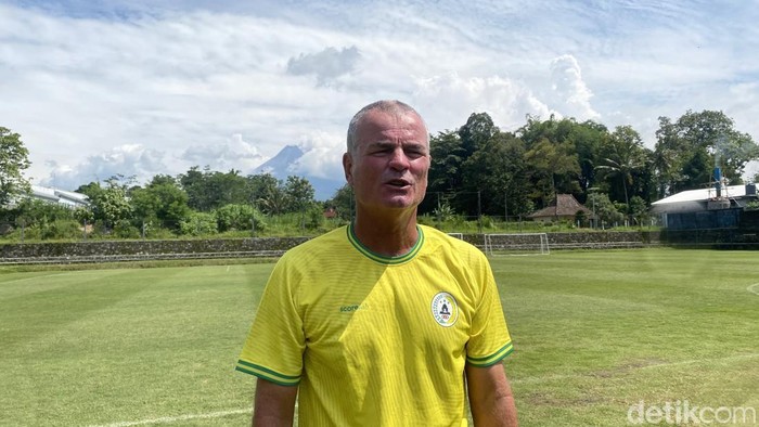 Pelatih PSS Sleman, Mazola Junior di Lapangan Pakembinangun, Sleman, Rabu (29/1/2025).