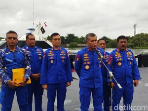 Ombak Tinggi dan Angin Kencang, Pembongkaran Pagar Laut di Tangerang Ditunda