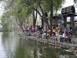 Keseruan Pengunjung Wisata Murah Meriah di Cemara Asri Saat Libur Imlek