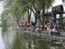 Keseruan Pengunjung Wisata Murah Meriah di Cemara Asri Saat Libur Imlek