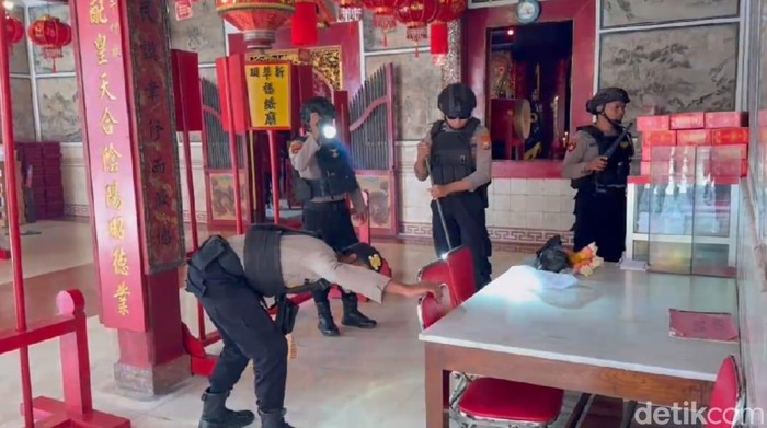 Polres Bojonegoro Sterilisasi Kelenteng untuk Pastikan Keamanan Beribadah